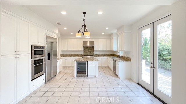 21 Vine, Irvine CA: https://media.crmls.org/medias/1af33b1d-36be-48b8-8fe9-91eb7e3e3ab9.jpg