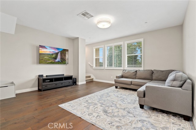 649 W Foothill Boulevard, Glendora CA: https://media.crmls.org/medias/1af34e4f-f105-410c-a0ea-5f0186b5bbcd.jpg