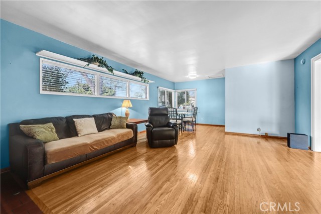 Detail Gallery Image 5 of 25 For 5906 Colbath, Valley Glen,  CA 91401 - 3 Beds | 2 Baths