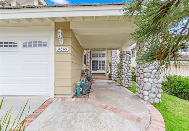 Detail Gallery Image 3 of 53 For 31885 Old Oak Rd, Rancho Santa Margarita,  CA 92679 - 5 Beds | 3 Baths