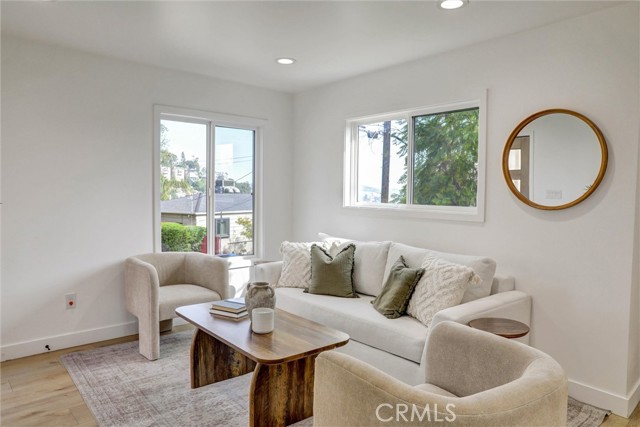 Detail Gallery Image 8 of 34 For 5218 Barker Dr, Los Angeles,  CA 90042 - 3 Beds | 2 Baths