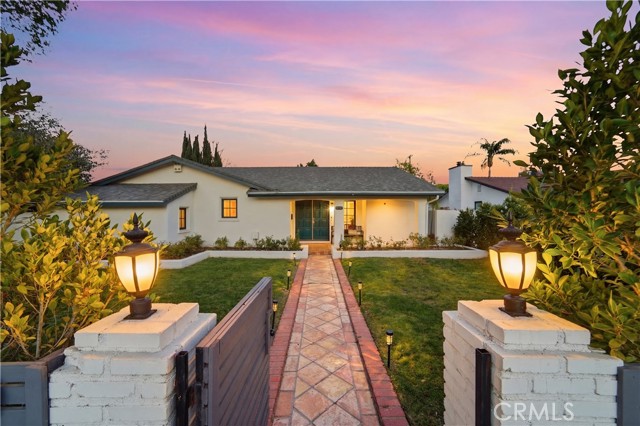 Detail Gallery Image 2 of 35 For 5232 Woodman Ave, Sherman Oaks,  CA 91401 - 3 Beds | 2 Baths