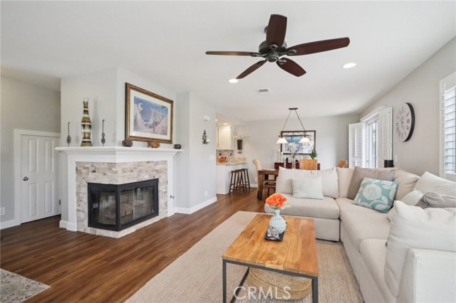 21201 Jasmines Way, Lake Forest CA: https://media.crmls.org/medias/1af99757-d0ad-4e2e-88f4-51047a8f9383.jpg