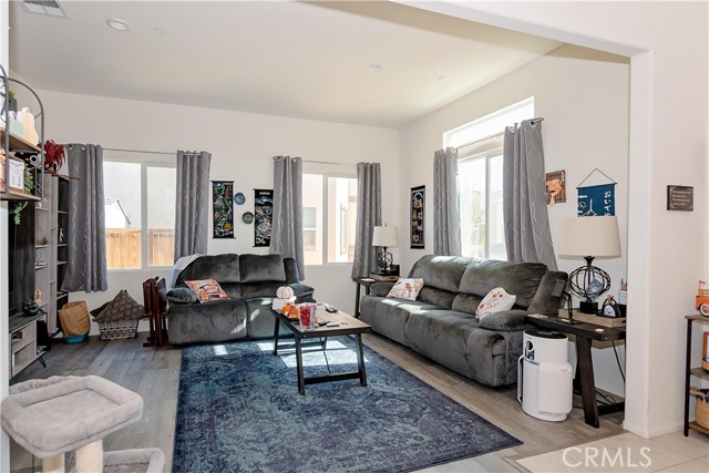 Detail Gallery Image 6 of 38 For 3013 via Bella Rosa, Rosamond,  CA 93560 - 4 Beds | 3 Baths