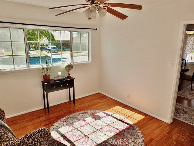 4306 Hackett Avenue, Lakewood CA: https://media.crmls.org/medias/1afac829-c47b-44b5-864a-219275898a76.jpg