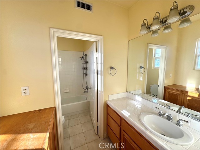 Detail Gallery Image 28 of 30 For 2541 Hillcrest St, Signal Hill,  CA 90755 - 4 Beds | 4 Baths