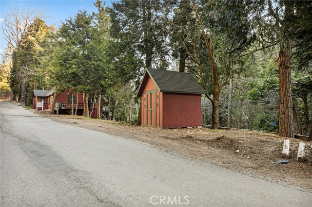 725 Golden, Lake Arrowhead, CA 92352