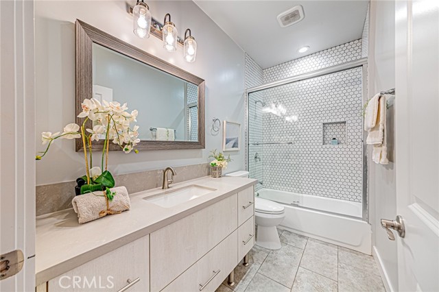 Detail Gallery Image 14 of 21 For 1226 Meadowbrook, Los Angeles,  CA 90019 - 6 Beds | 6 Baths