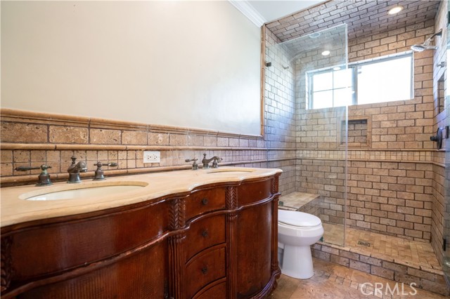 Detail Gallery Image 16 of 32 For 8855 Tyrone, Panorama City,  CA 91402 - 3 Beds | 2 Baths