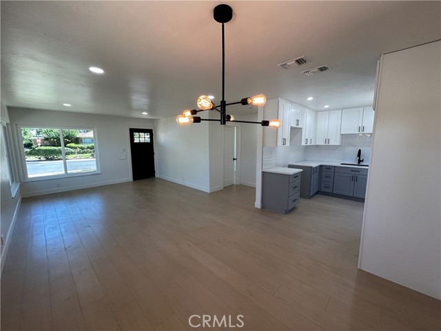 283 E Churchill Street, Stockton CA: https://media.crmls.org/medias/1afc6546-84ed-4b88-87ad-9134ff3849a0.jpg