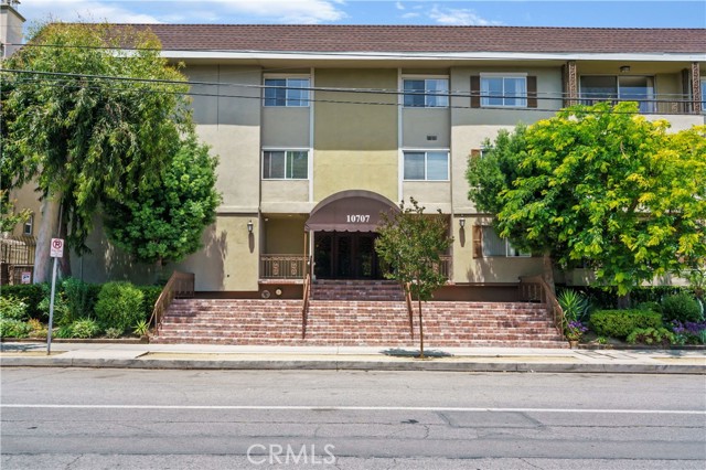 Detail Gallery Image 4 of 28 For 10707 Camarillo St #317,  Toluca Lake,  CA 91602 - 3 Beds | 2 Baths