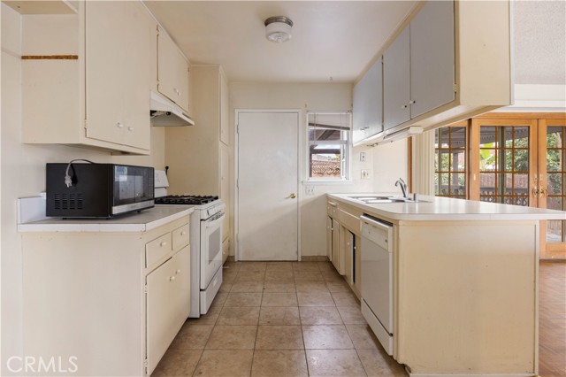 Detail Gallery Image 16 of 32 For 3102 Warren Ln, Costa Mesa,  CA 92626 - 3 Beds | 2 Baths