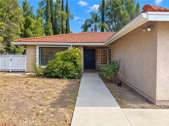 1042 Whispering Oaks photo 2