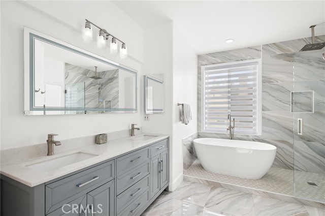 18 Lessay, Newport Coast CA: https://media.crmls.org/medias/1afebf2e-4e13-4f1b-91f4-ed6fa380524e.jpg