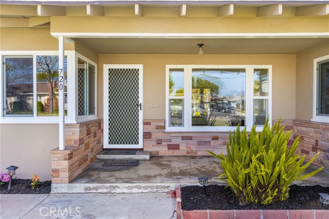 Detail Gallery Image 4 of 28 For 720 N Cambridge St, Orange,  CA 92867 - 2 Beds | 2 Baths