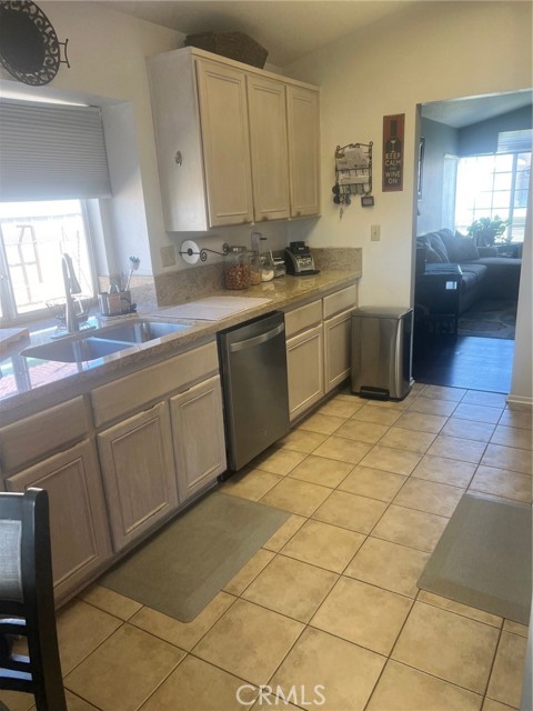 2519 E Lingard Street, Lancaster CA: https://media.crmls.org/medias/1b00f934-9b24-473f-8348-897fe2eebfda.jpg