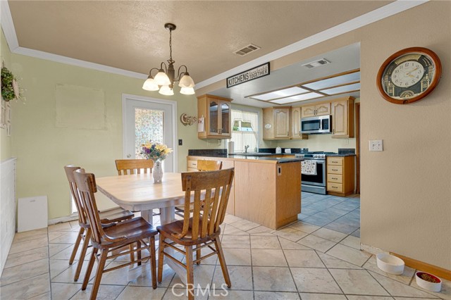 Detail Gallery Image 10 of 37 For 21909 Cherokee Ave, Apple Valley,  CA 92307 - 3 Beds | 2 Baths