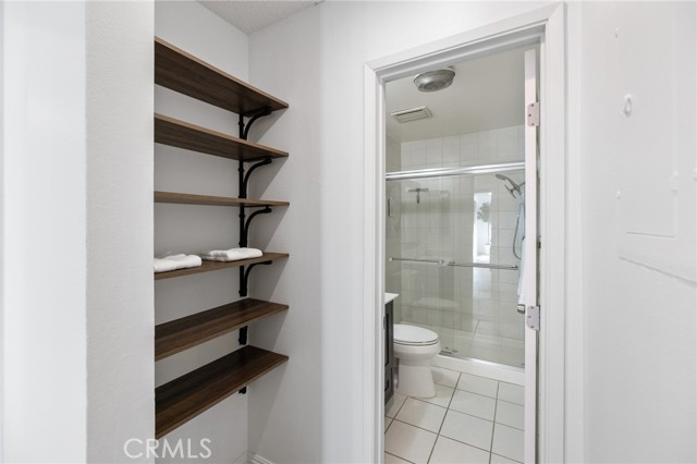 1940 N Highland Avenue, Los Angeles CA: https://media.crmls.org/medias/1b01c89b-7528-45ef-9a87-e3145fcc529c.jpg