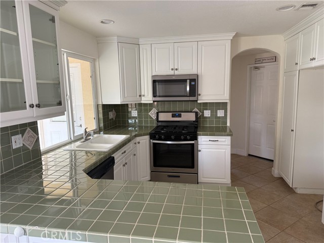 Detail Gallery Image 7 of 15 For 23056 Lanark, West Hills,  CA 91304 - 4 Beds | 3 Baths