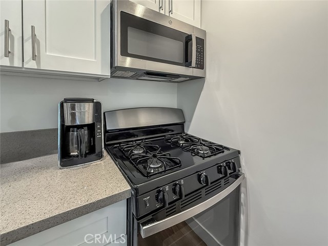 24017 Sylvan Street, Woodland Hills CA: https://media.crmls.org/medias/1b02665d-1b42-4867-8fc5-49e7e51bc334.jpg