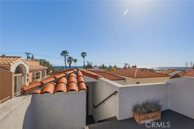 716 Lucia, Redondo Beach, California 90277, 3 Bedrooms Bedrooms, ,3 BathroomsBathrooms,Residential,For Sale,Lucia,SB26088691