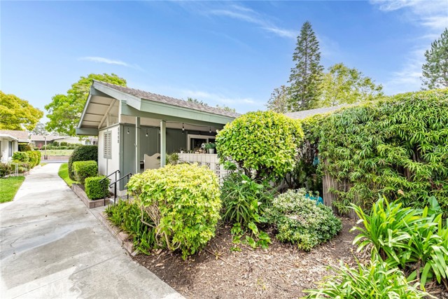 Detail Gallery Image 2 of 24 For 506 Avenida Sevilla, Laguna Woods,  CA 92637 - 2 Beds | 1/1 Baths