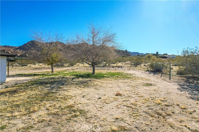 Detail Gallery Image 39 of 57 For 6992 Sierra Ave, Joshua Tree,  CA 92252 - 3 Beds | 2 Baths