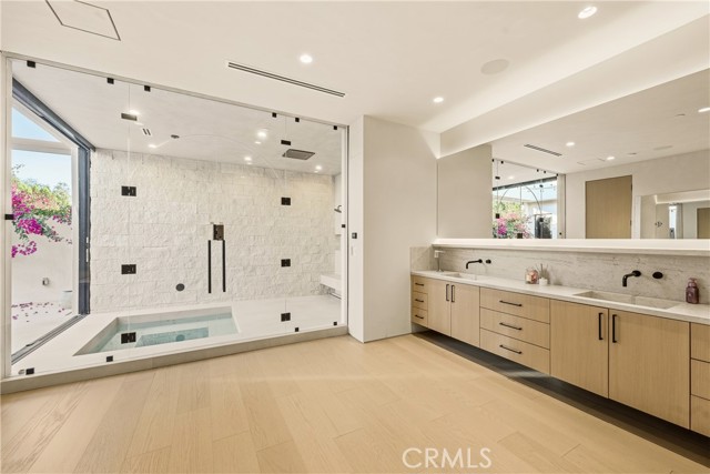 Detail Gallery Image 30 of 54 For 22924 Erwin St, Woodland Hills,  CA 91367 - 11 Beds | 9/2 Baths