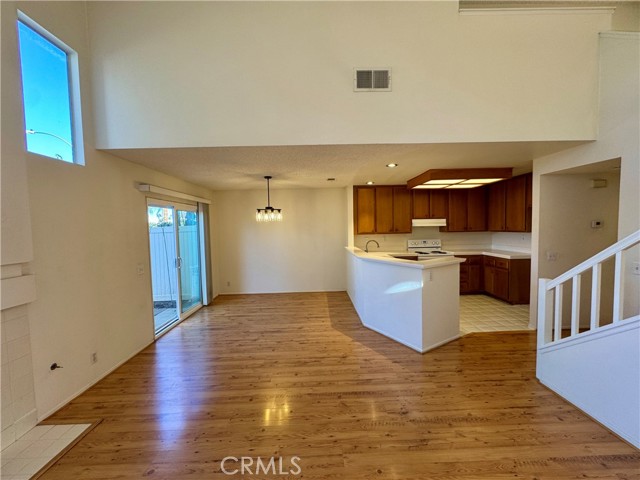 Detail Gallery Image 8 of 39 For 2001 via Como #103,  Corona,  CA 92881 - 2 Beds | 2/1 Baths