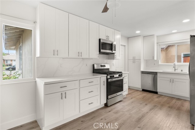 Detail Gallery Image 9 of 23 For 5561 Spa Dr, Huntington Beach,  CA 92647 - 4 Beds | 2 Baths