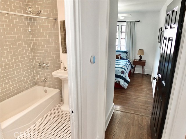 Detail Gallery Image 11 of 22 For 4132 E Theresa St, Long Beach,  CA 90814 - 2 Beds | 2 Baths