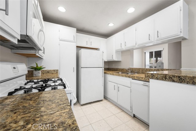 3721 Country Club Drive, Long Beach CA: https://media.crmls.org/medias/1b09e4c4-e9c1-4e66-a096-9083e77562cd.jpg