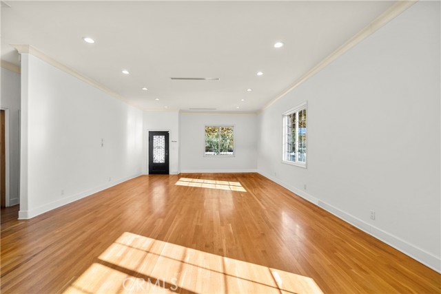 6223 Simpson, North Hollywood CA: https://media.crmls.org/medias/1b0a18d5-f53f-4d95-bdc0-f393a5cfc6d4.jpg