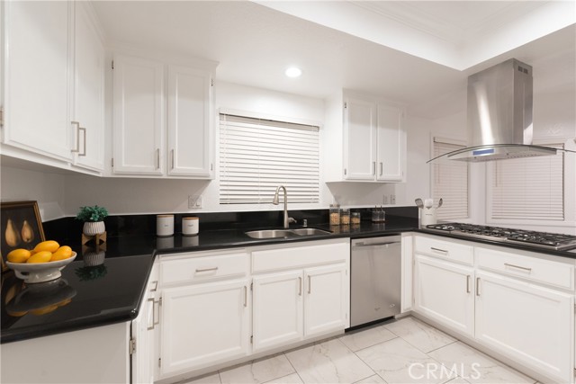 Detail Gallery Image 60 of 75 For 2205 Clark Ln a,  Redondo Beach,  CA 90278 - 3 Beds | 2/1 Baths