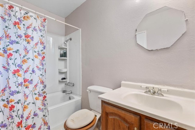 544 N Loretta Street, Rialto CA: https://media.crmls.org/medias/1b0b3d46-b0f0-410e-9751-a520147863ea.jpg