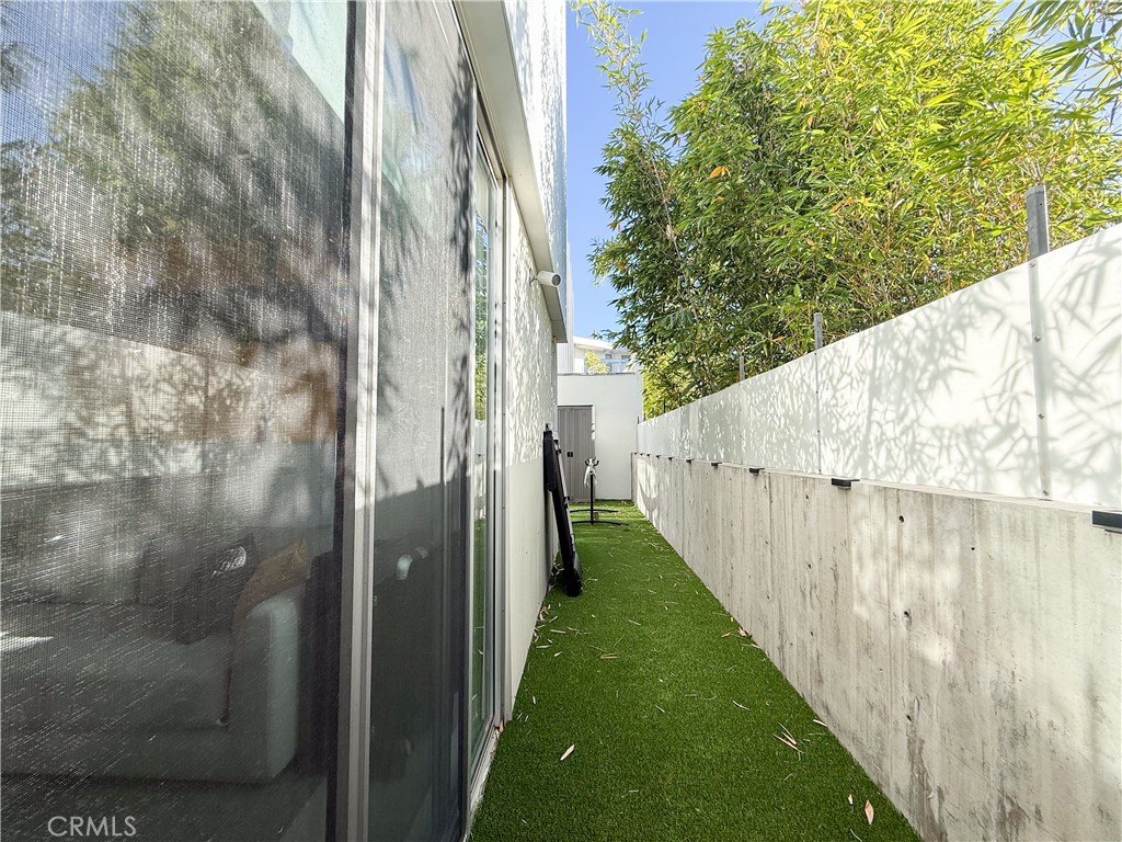 https://media.crmls.org/medias/1b0c3fa0-c8b4-44ff-8a53-b667ea823a35.jpg?preset=X-Large