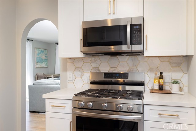 242 San Rafael Avenue, Santa Barbara CA: https://media.crmls.org/medias/1b0c9e6d-3694-4f6f-beff-33ee6bea2d63.jpg