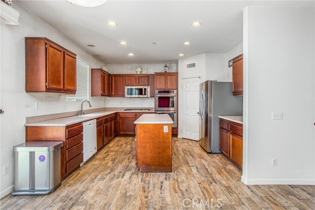 1802 Pummelo Drive, Redlands CA: https://media.crmls.org/medias/1b0ca5a9-9a85-4a8a-b9f8-b99efc9d8ca0.jpg