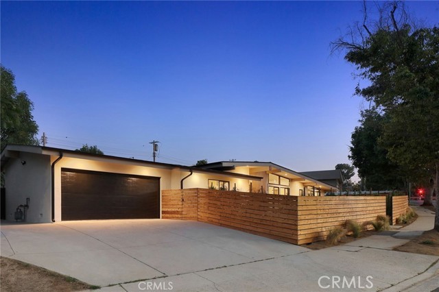 23616 Mariano Street, Woodland Hills CA: https://media.crmls.org/medias/1b0cb75f-bb88-4035-b13c-630438e47673.jpg