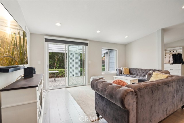 Detail Gallery Image 8 of 75 For 18320 Ingomar St, Reseda,  CA 91335 - – Beds | – Baths