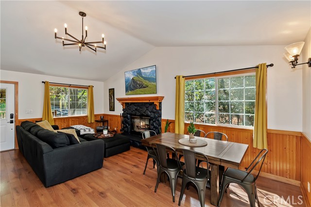 1348 Manzanita Way, Lake Arrowhead CA: https://media.crmls.org/medias/1b0e9f37-4eb4-4e36-97b1-de56fa48bc9a.jpg