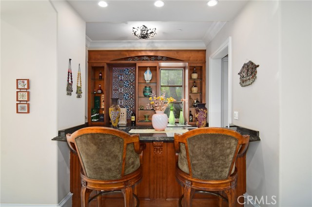 Detail Gallery Image 17 of 73 For 18933 La Montana Pl, Tarzana,  CA 91356 - 7 Beds | 6/1 Baths