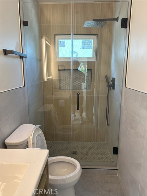 Detail Gallery Image 4 of 18 For 15733 Victory Bld, Van Nuys,  CA 91406 - 2 Beds | 1 Baths