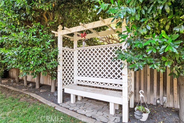 12 Smith Brothers Court, Chico CA: https://media.crmls.org/medias/1b0febf3-f4e6-493e-aa64-cf8140122e3e.jpg