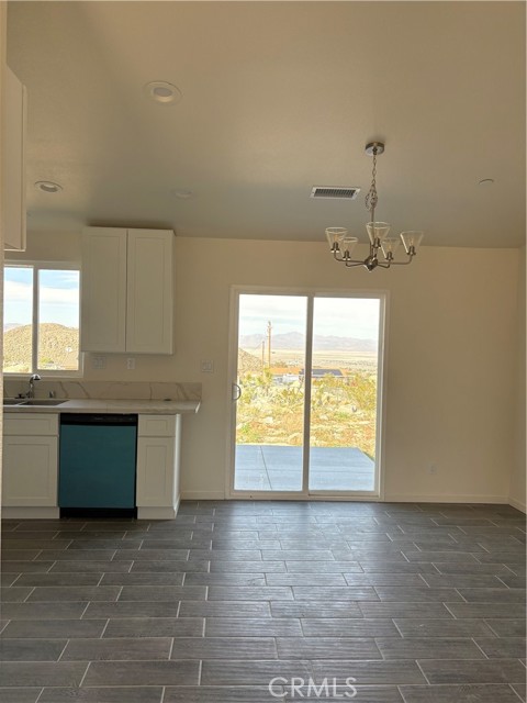 Detail Gallery Image 5 of 18 For 32224 Emerald, Lucerne Valley,  CA 92356 - 3 Beds | 2 Baths