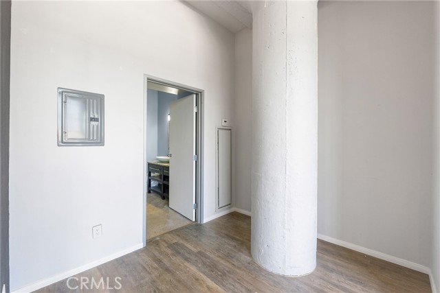 420 S San Pedro Street, Los Angeles CA: https://media.crmls.org/medias/1b103bd2-a201-4448-8664-a6bad97ff032.jpg