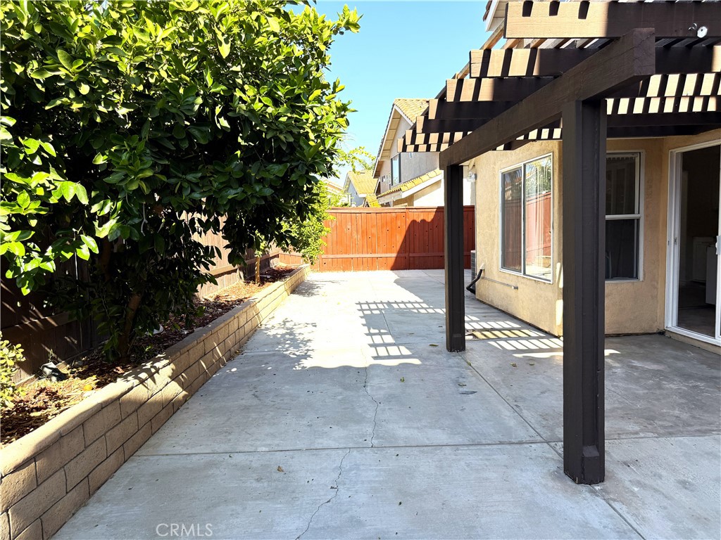 https://media.crmls.org/medias/1b10d013-b043-46bc-b72c-8307a6549271.jpg?preset=X-Large