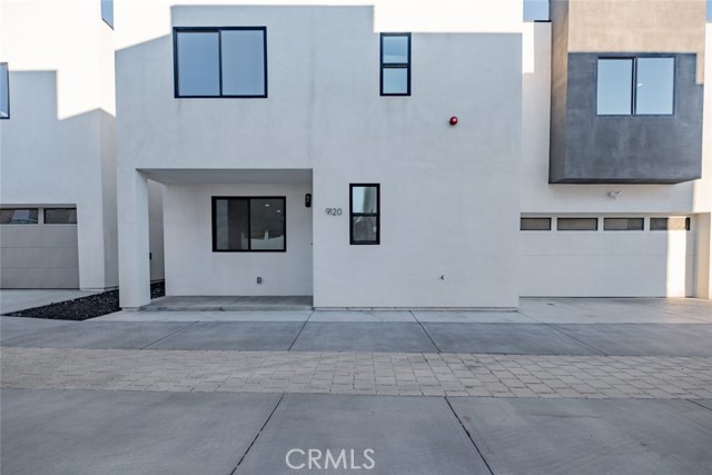 Detail Gallery Image 2 of 9 For 9120 N Nilo Ln, Panorama City,  CA 91402 - 4 Beds | 3/1 Baths