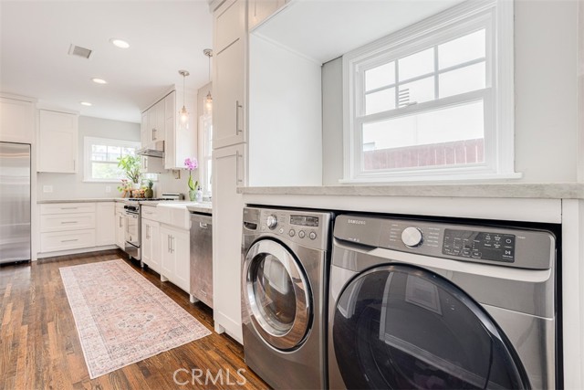 516 S Sparks S Street, Burbank CA: https://media.crmls.org/medias/1b126264-deb9-414c-b4d5-d1b7f4ac470b.jpg