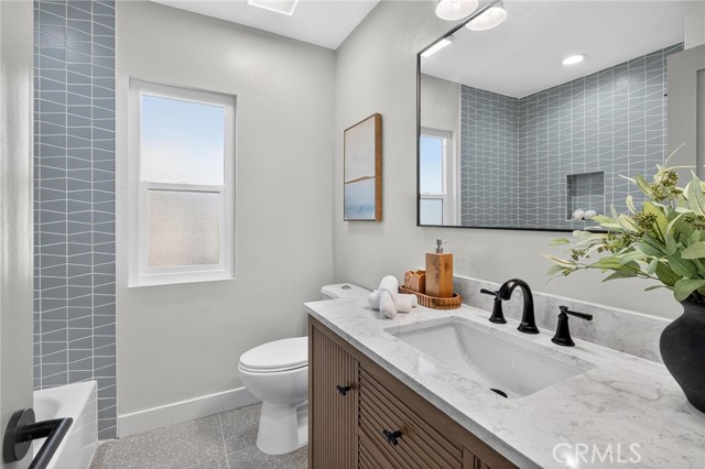 Detail Gallery Image 31 of 61 For 221 via Los Miradores, Redondo Beach,  CA 90277 - 4 Beds | 3/1 Baths